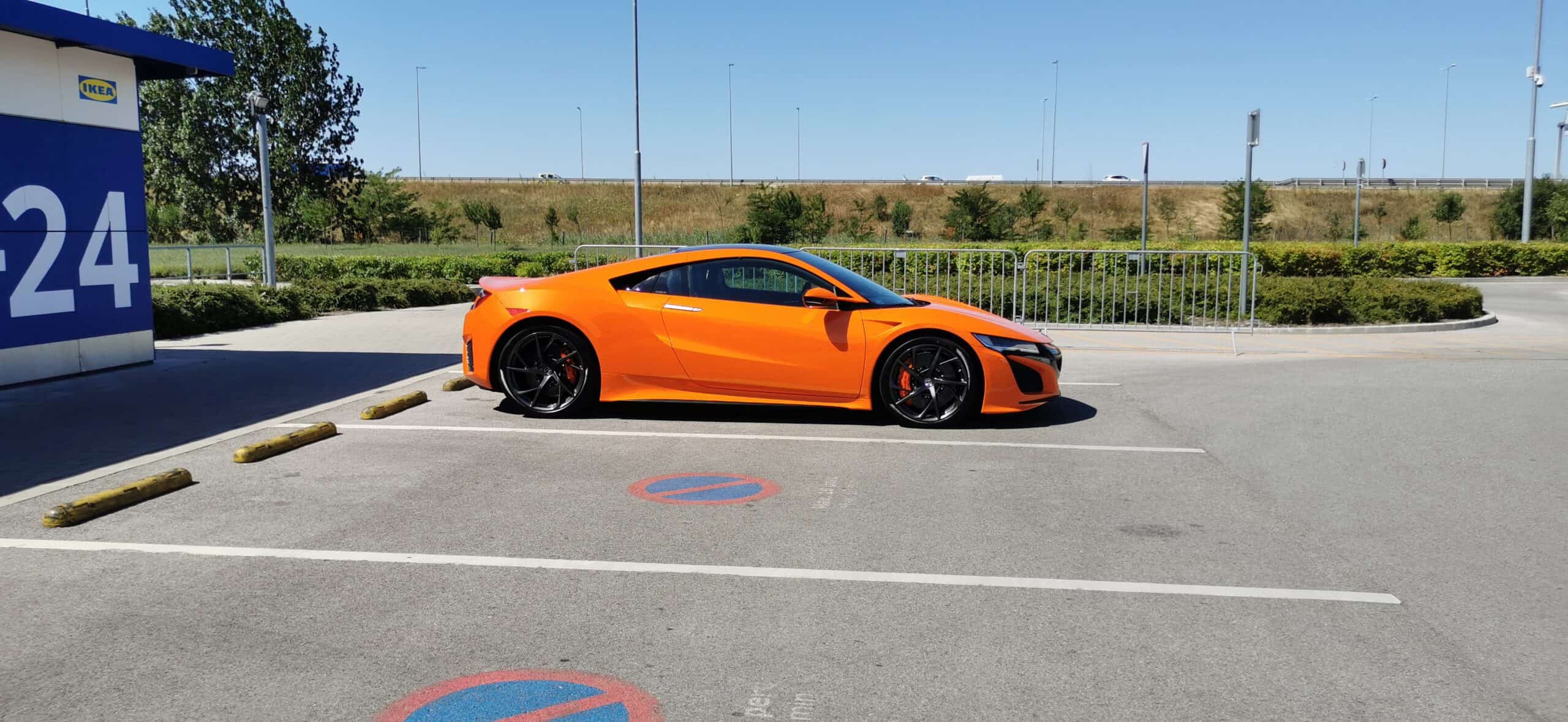 Honda NSX NC1 parkolóban oldalról